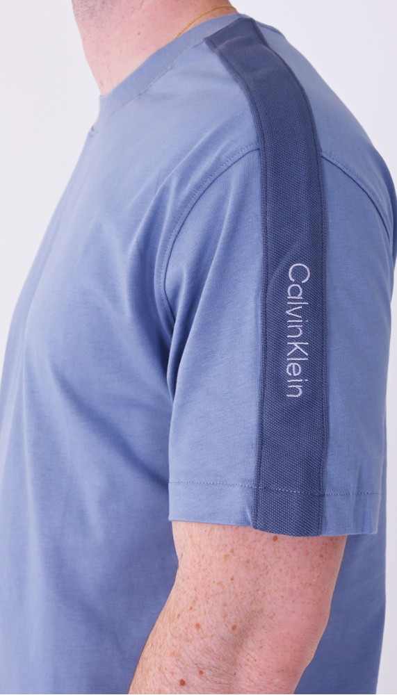T-shirts Calvin Klein - À l'Ombre des Marques