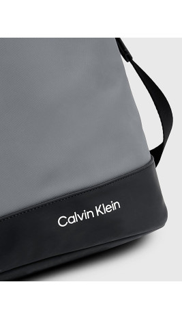 Maroquinerie Calvin Klein - À l'Ombre des Marques